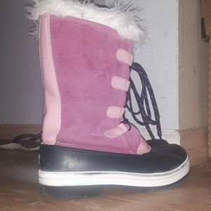 Snow boots
